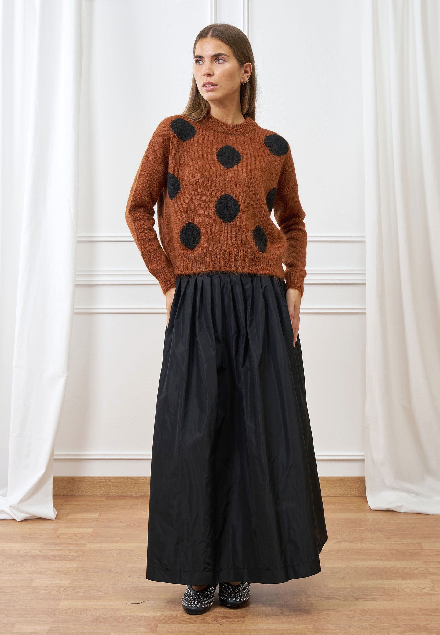 Maglia con pois a contrasto