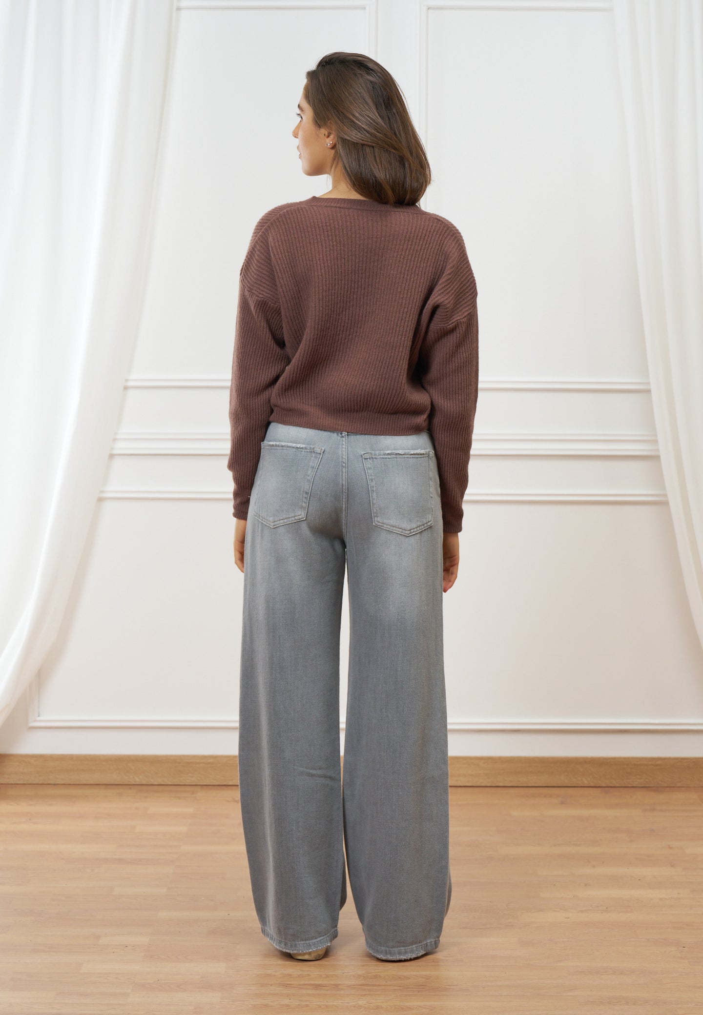 Maglia crop con scollo a v in lana