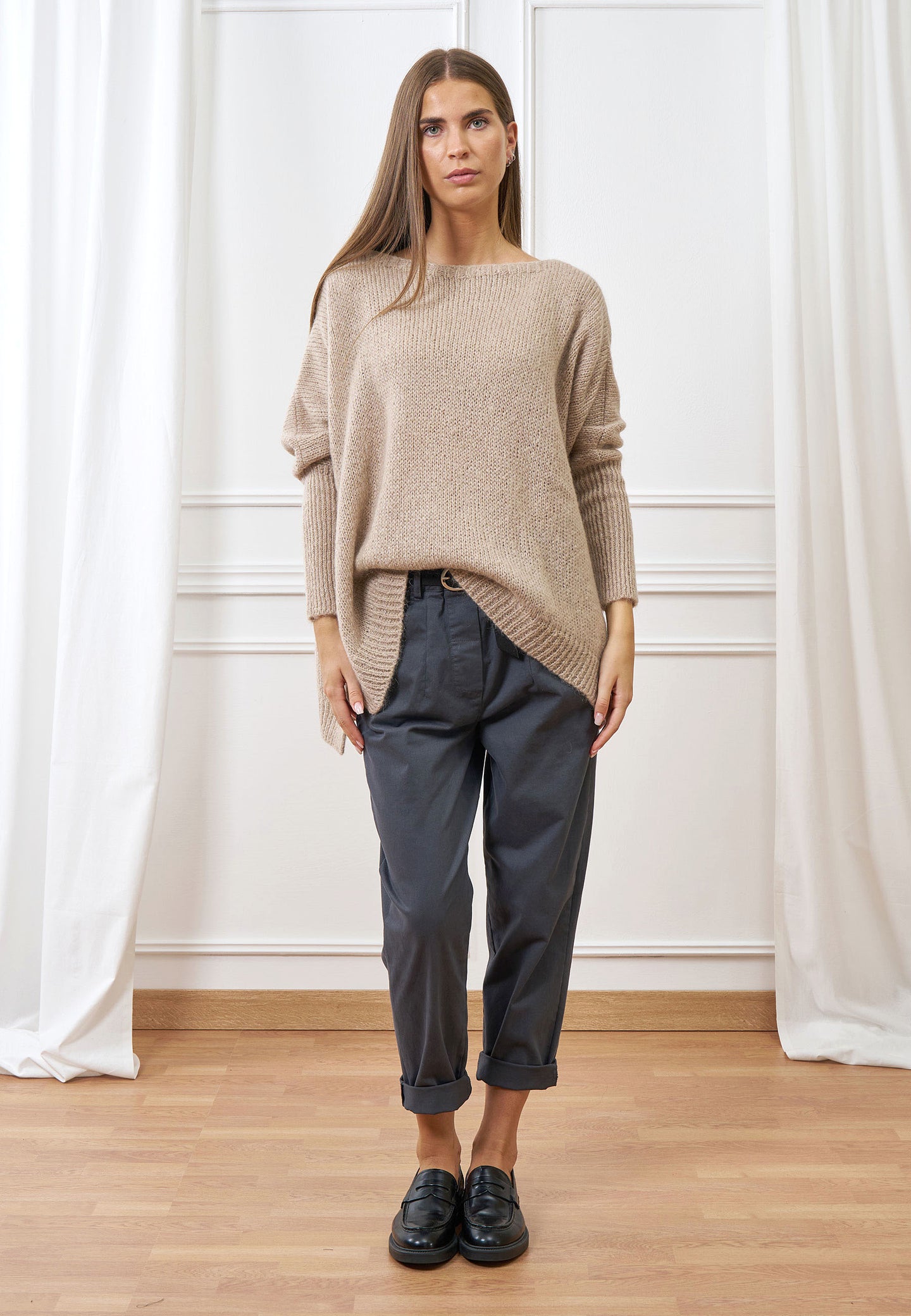 Maglione over spalla scesa