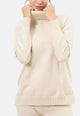 Maglione-collo-alto-spacchi-laterali-beige