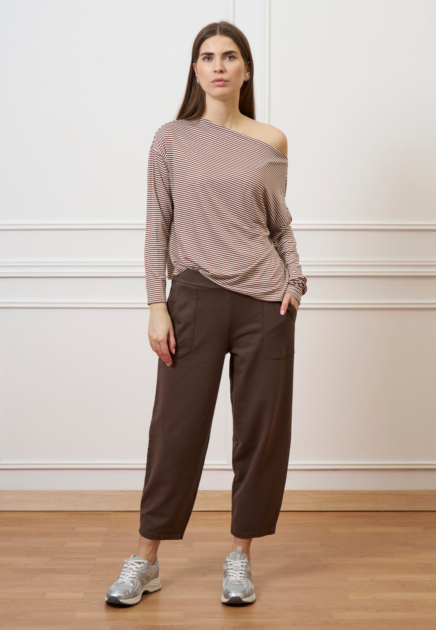 Pantalone mom fit in felpa  - MARRONE