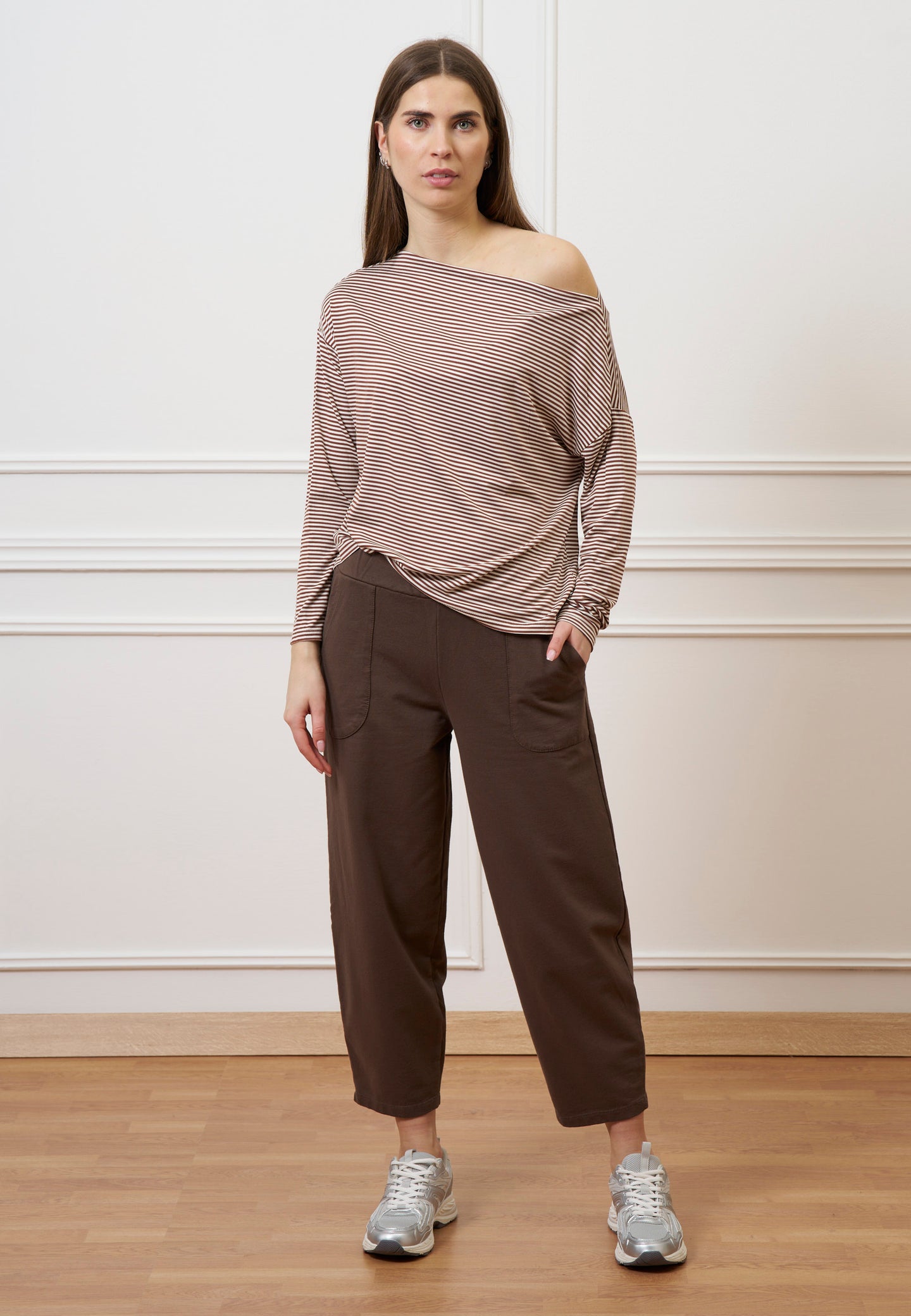 Pantalone mom fit in felpa  - MARRONE