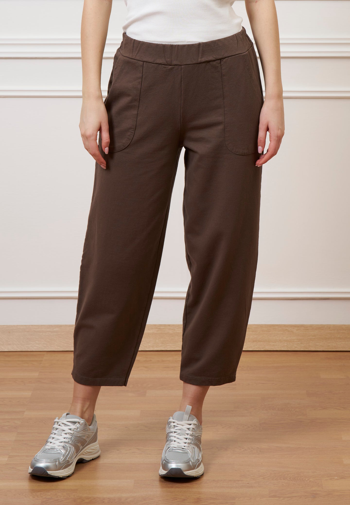 Pantalone mom fit in felpa  - MARRONE