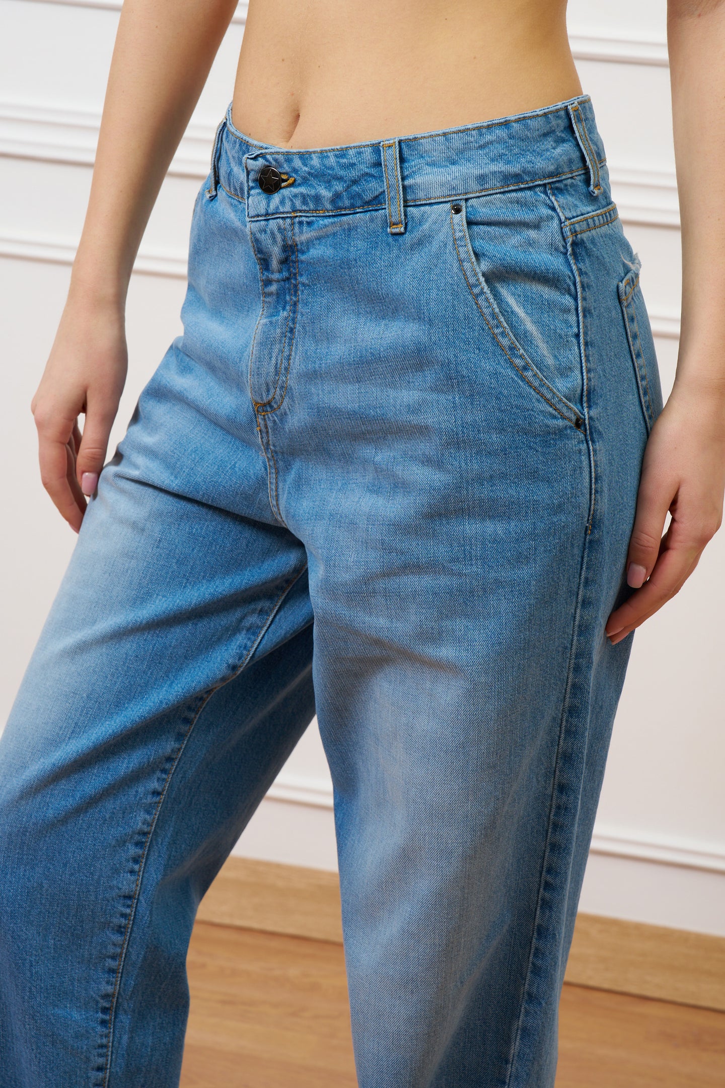 Jeans balloon con rotture sul fondo - JEANS