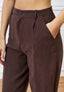 Pantalone cavallo sceso con pince - MARRONE