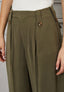 Pantalone con passanti e bottoni