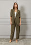 Pantalone con passanti e bottoni