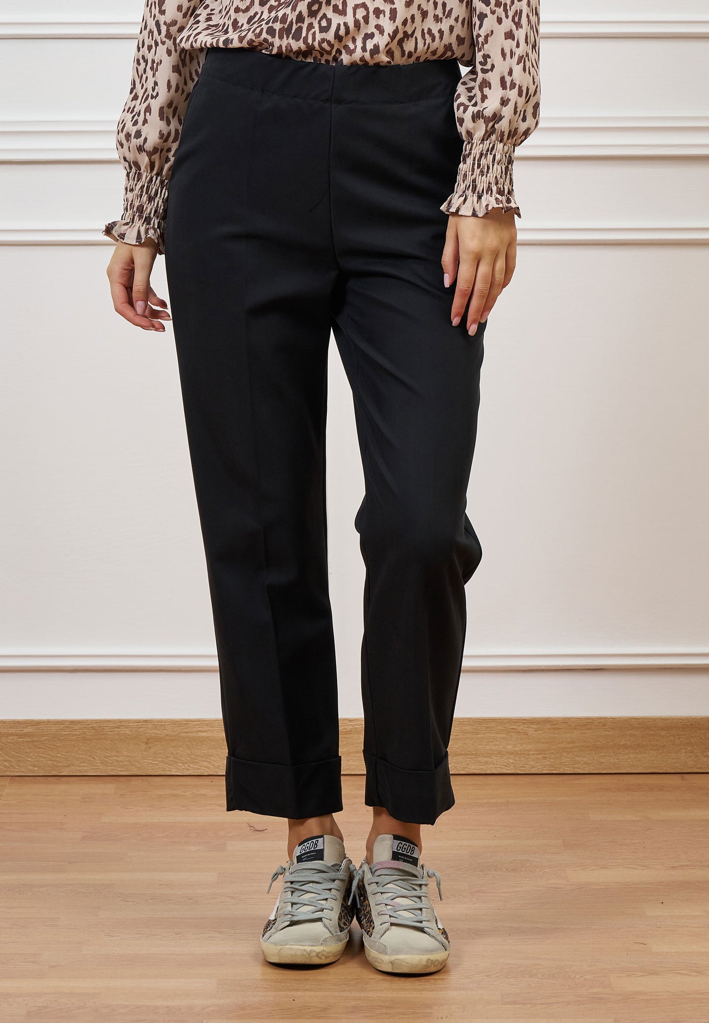 Pantalone cropped con risvolto