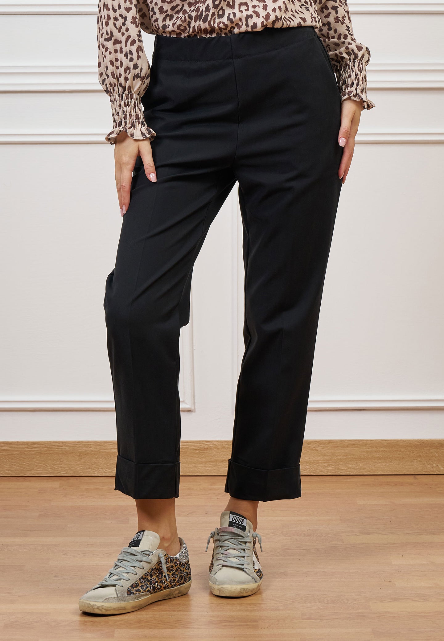 Pantalone cropped con risvolto