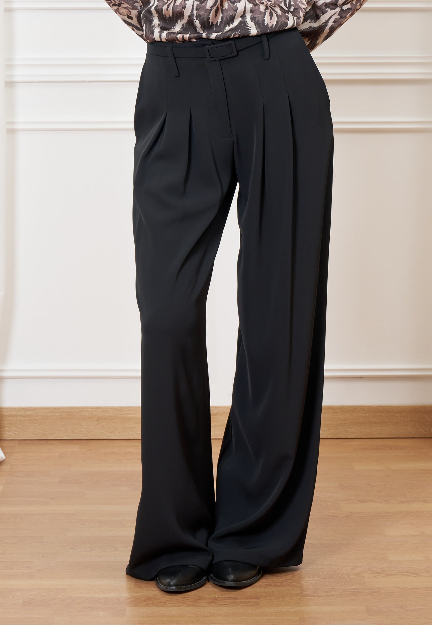 Pantalone palazzo con cintura