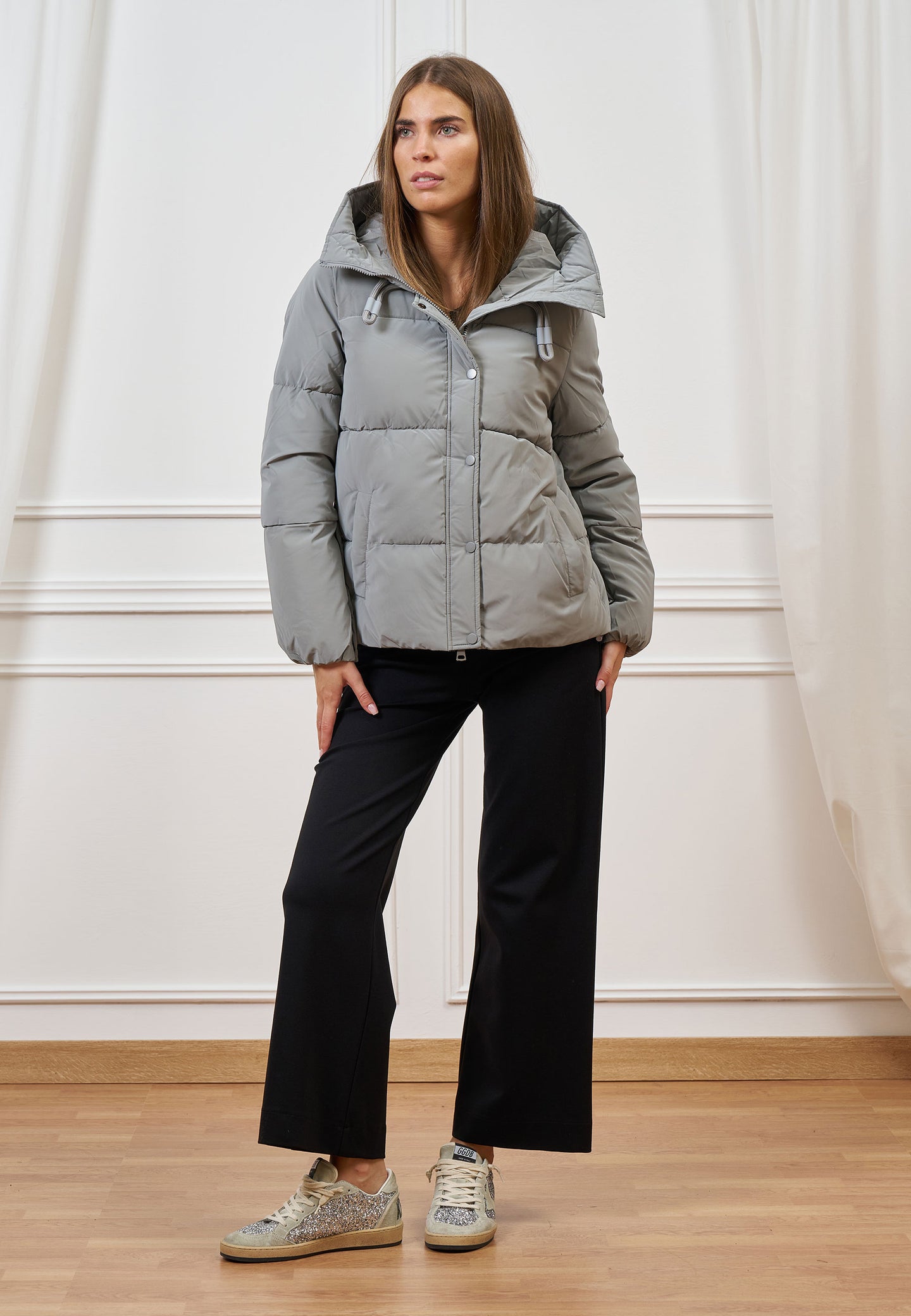 Piumino corto con cappuccio