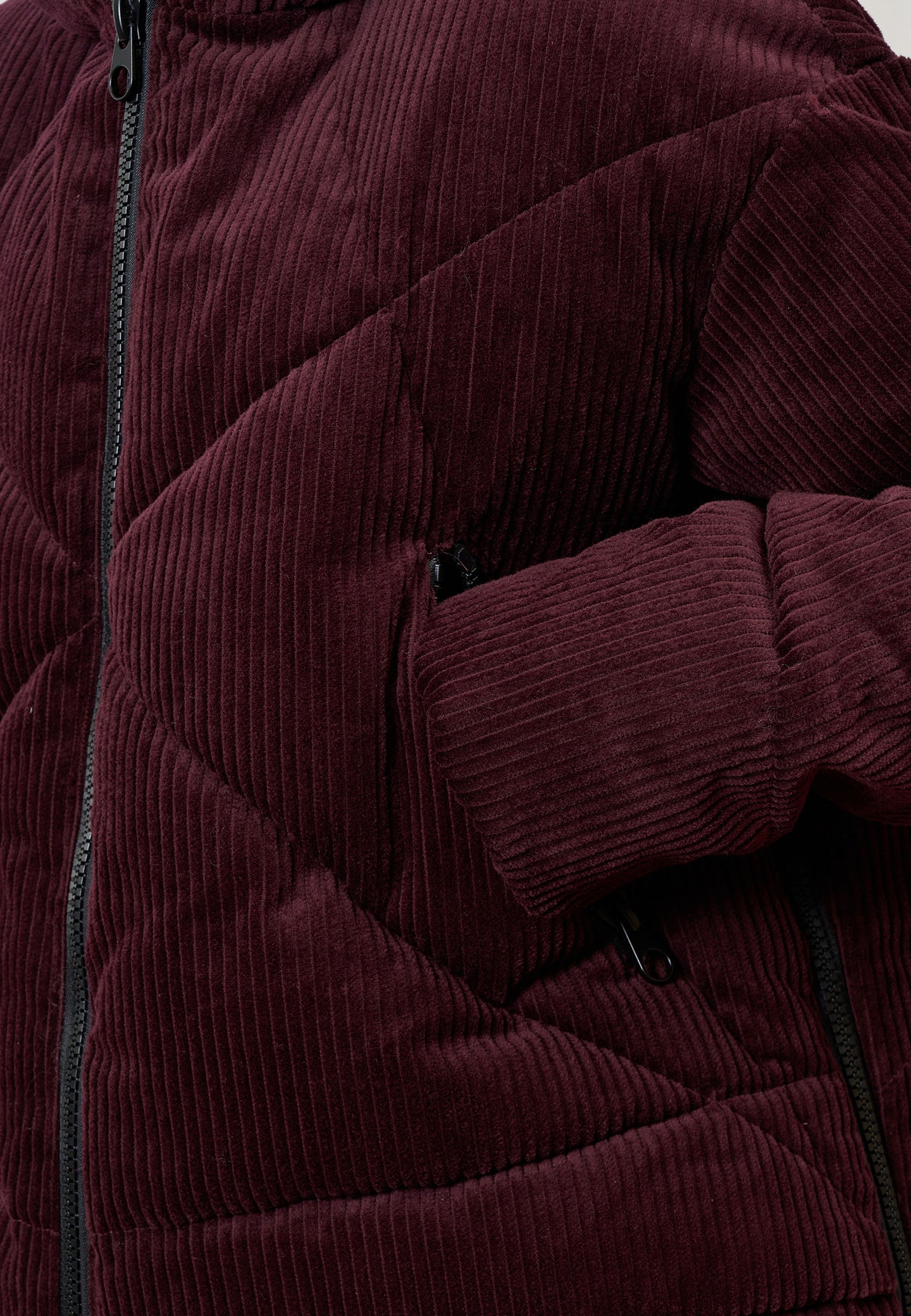 Piumino corto in velluto a coste