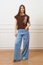 T-shirt con applicazioni sulla spalla - MARRONE