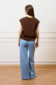 T-shirt con applicazioni sulla spalla - MARRONE
