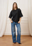 T-shirt con applicazione fiore spalla - NERO