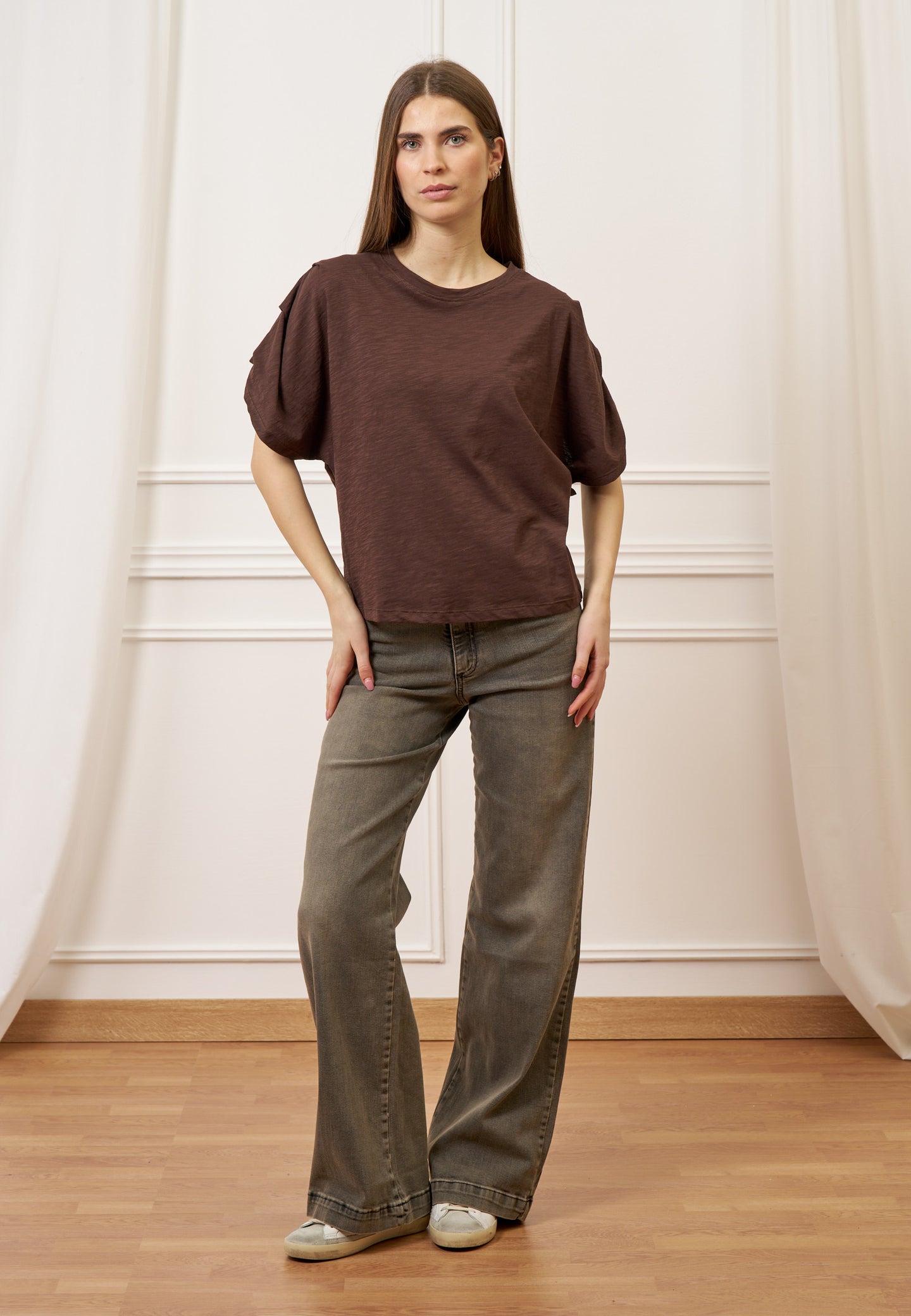 T-shirt con pieghe maniche