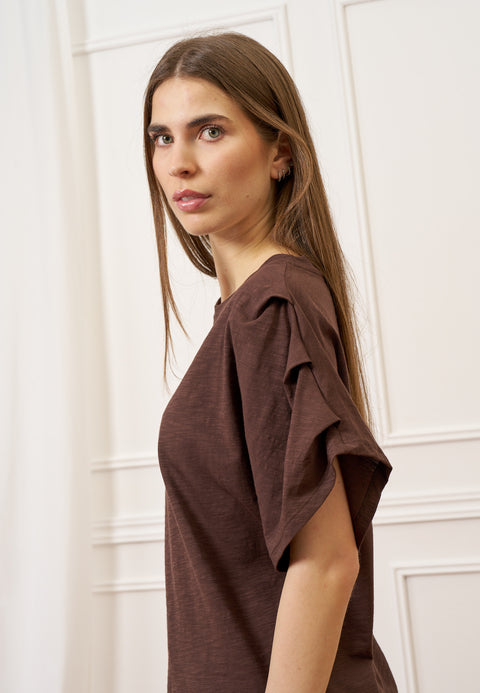 T-shirt con pieghe maniche - MARRONE