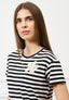 T-shirt a righe con fiore crochet - AVORIO/NERO
