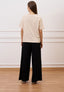 T-shirt con taschino scritta e fiore - BEIGE