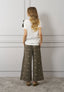 T-shirt con rouche su spalla