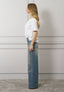 T-shirt con rouches e fiori