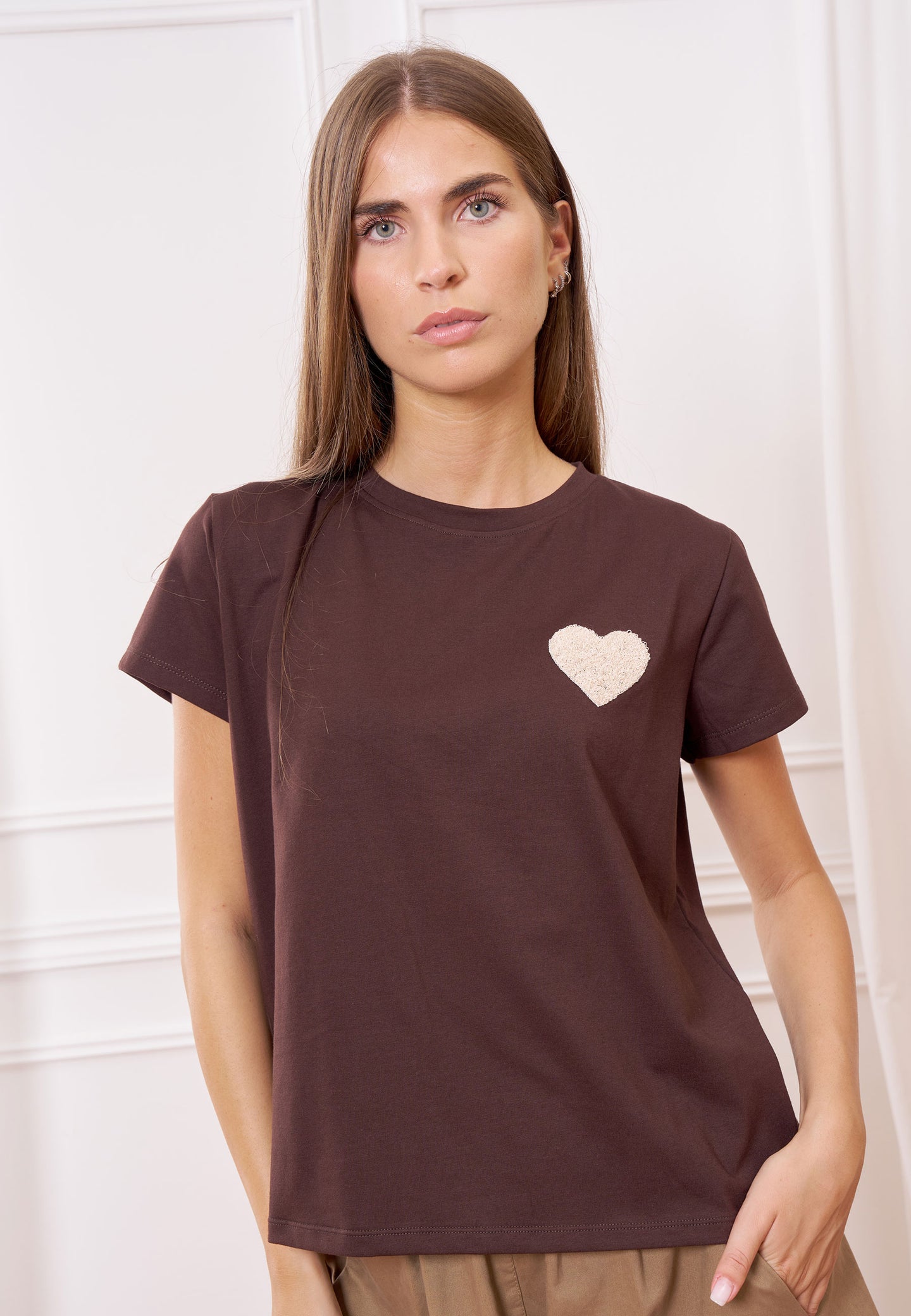 T-shirt cuore ricamato