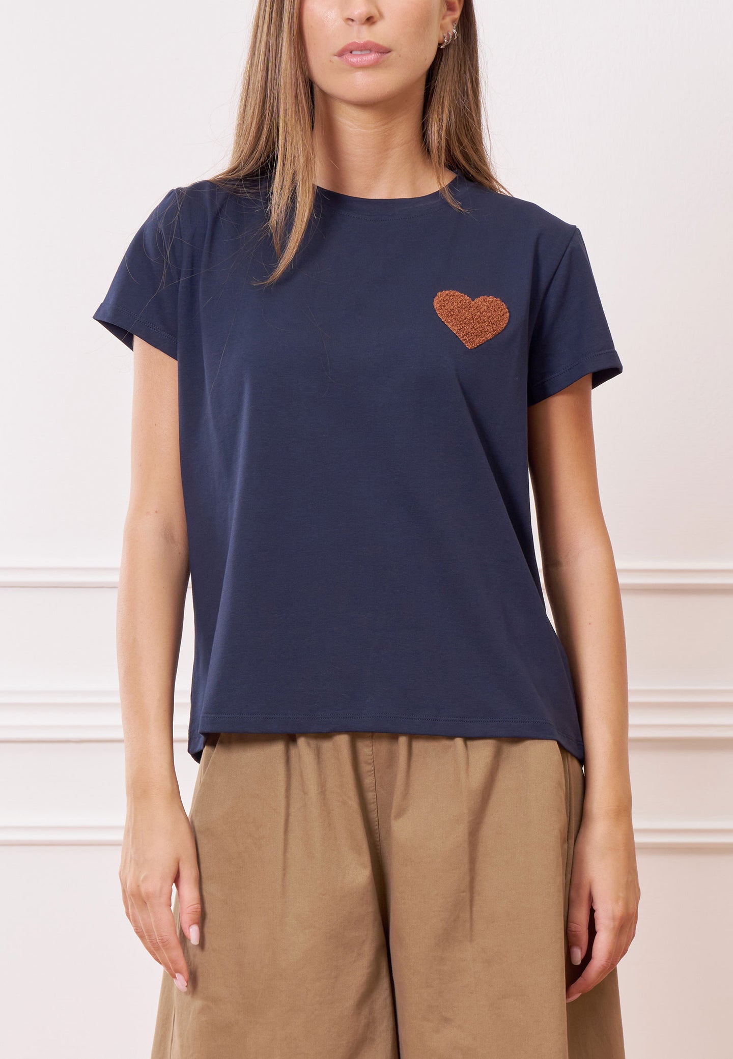 T-shirt cuore ricamato