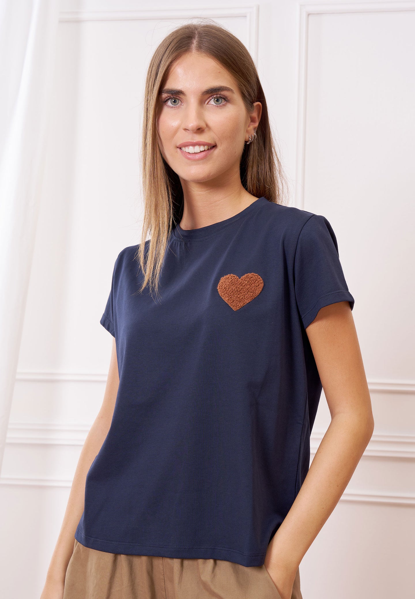 T-shirt cuore ricamato