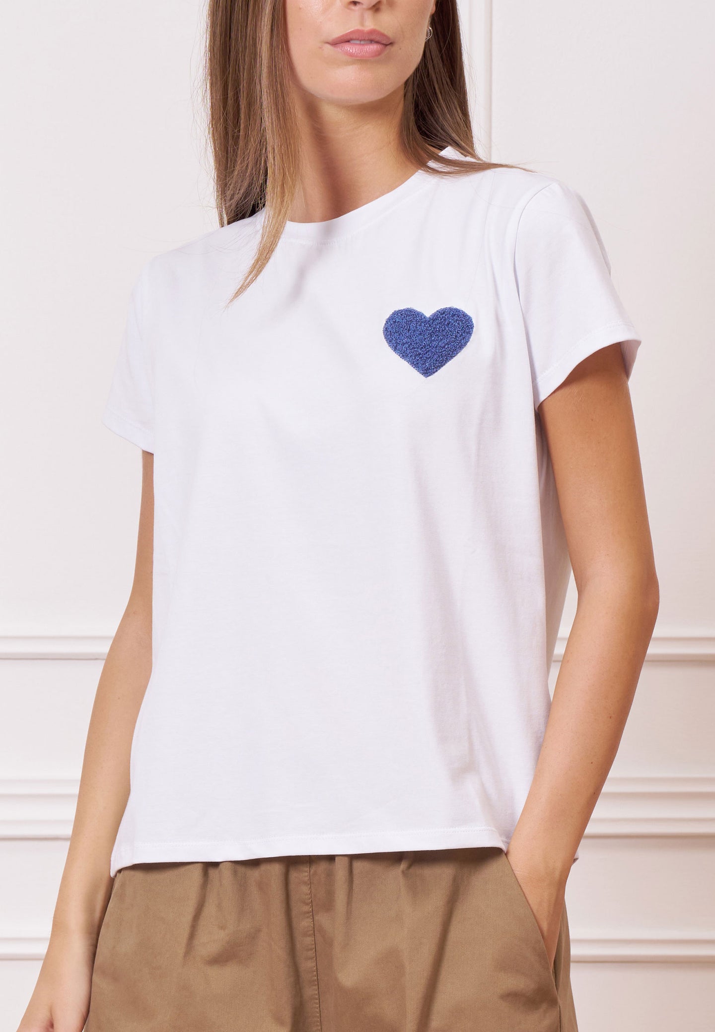 T-shirt cuore ricamato