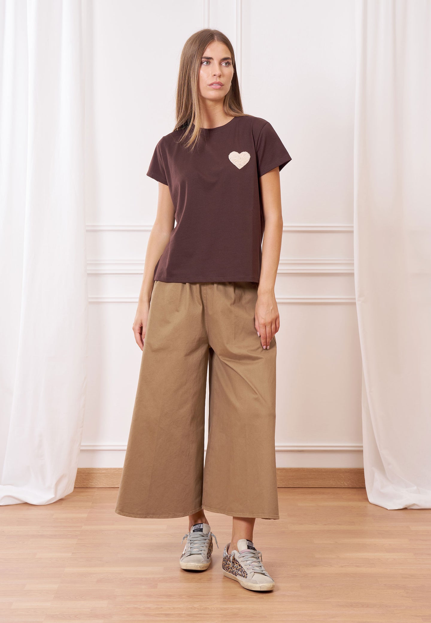 T-shirt cuore ricamato