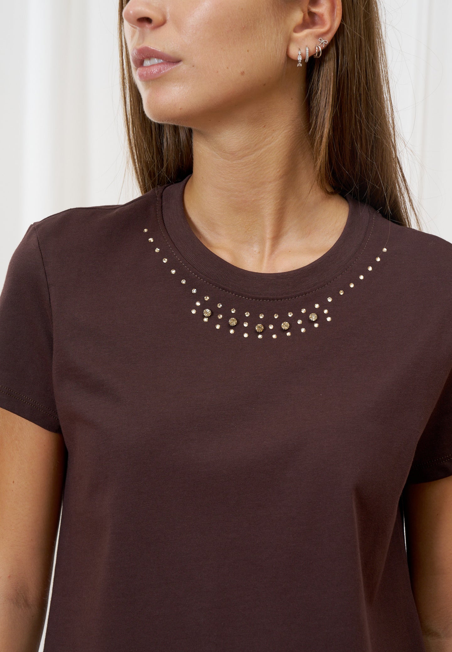 T-shirt girocollo con strass