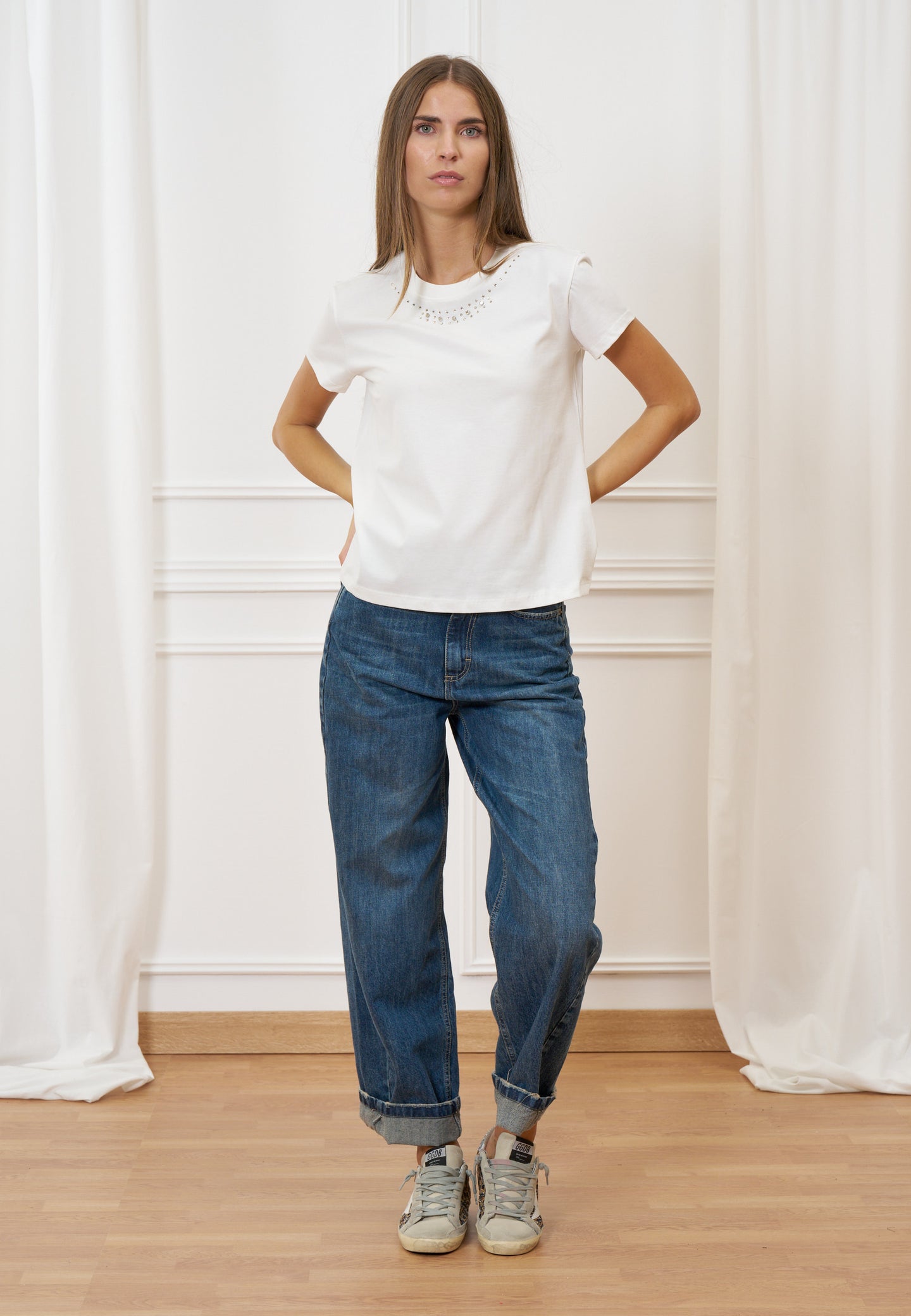 T-shirt girocollo con strass