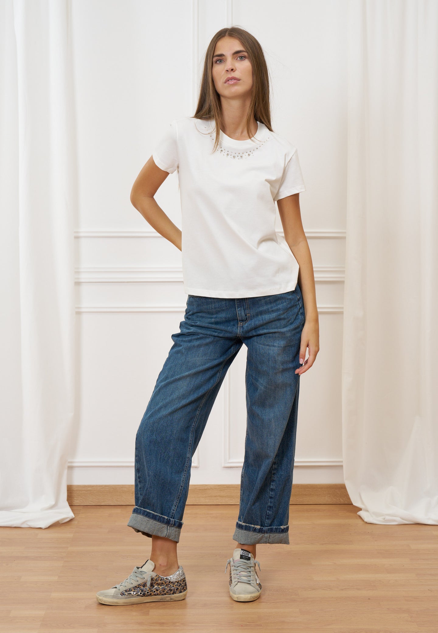 T-shirt girocollo con strass