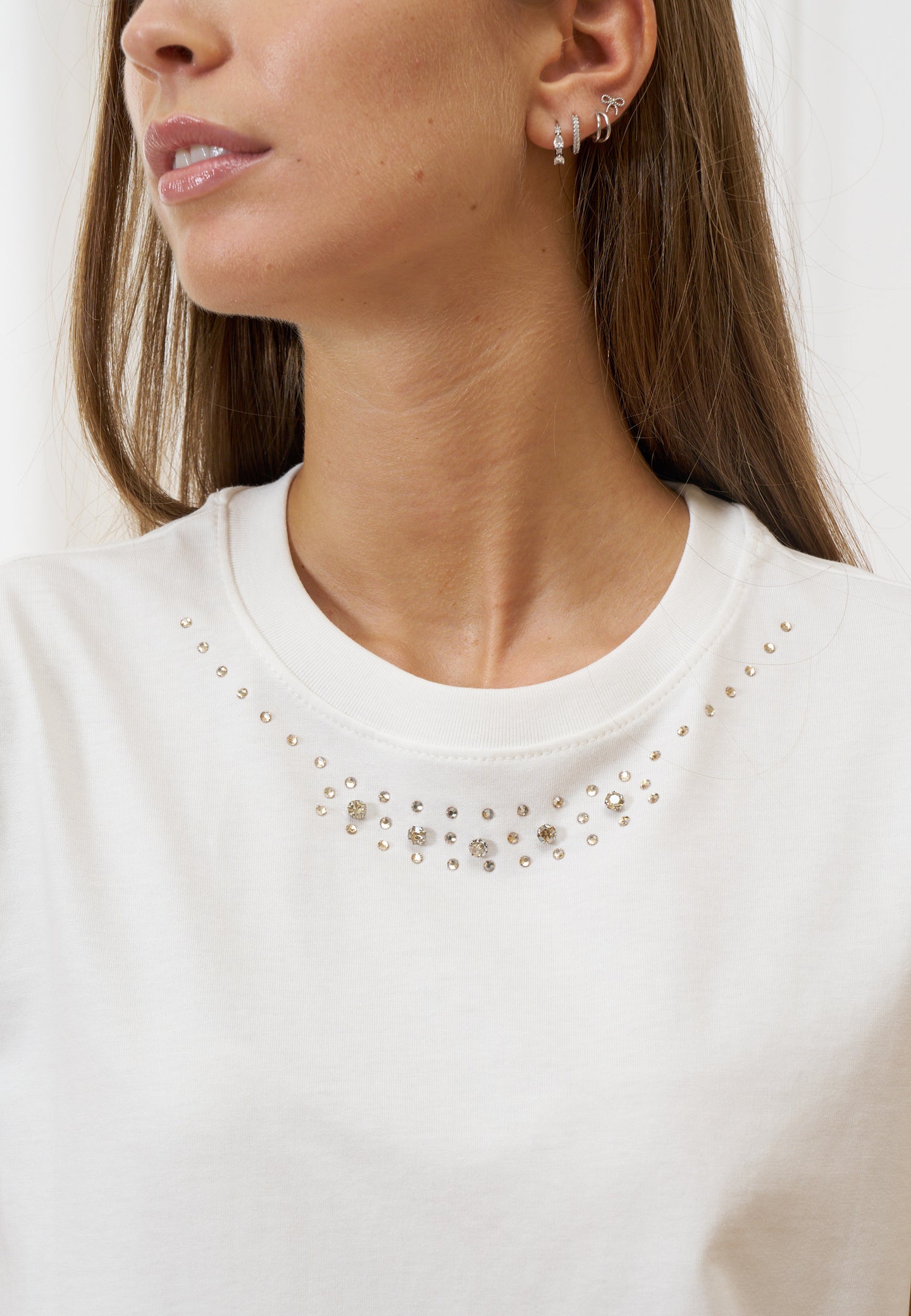 T-shirt girocollo con strass