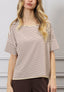 T-shirt over righe spalla scesa