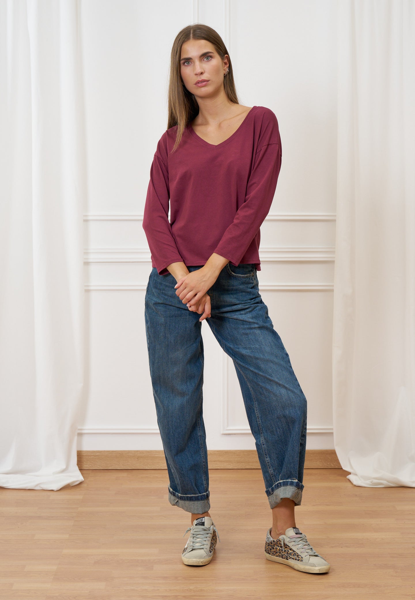 T-shirt scollo a v manica trequarti