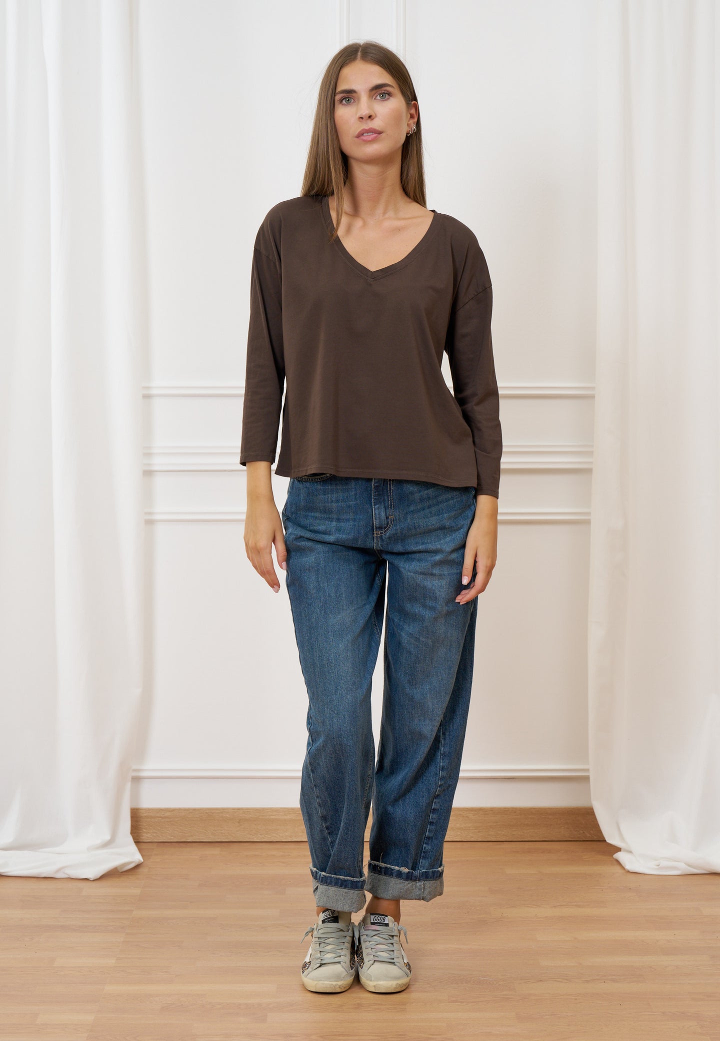 T-shirt scollo a v manica trequarti