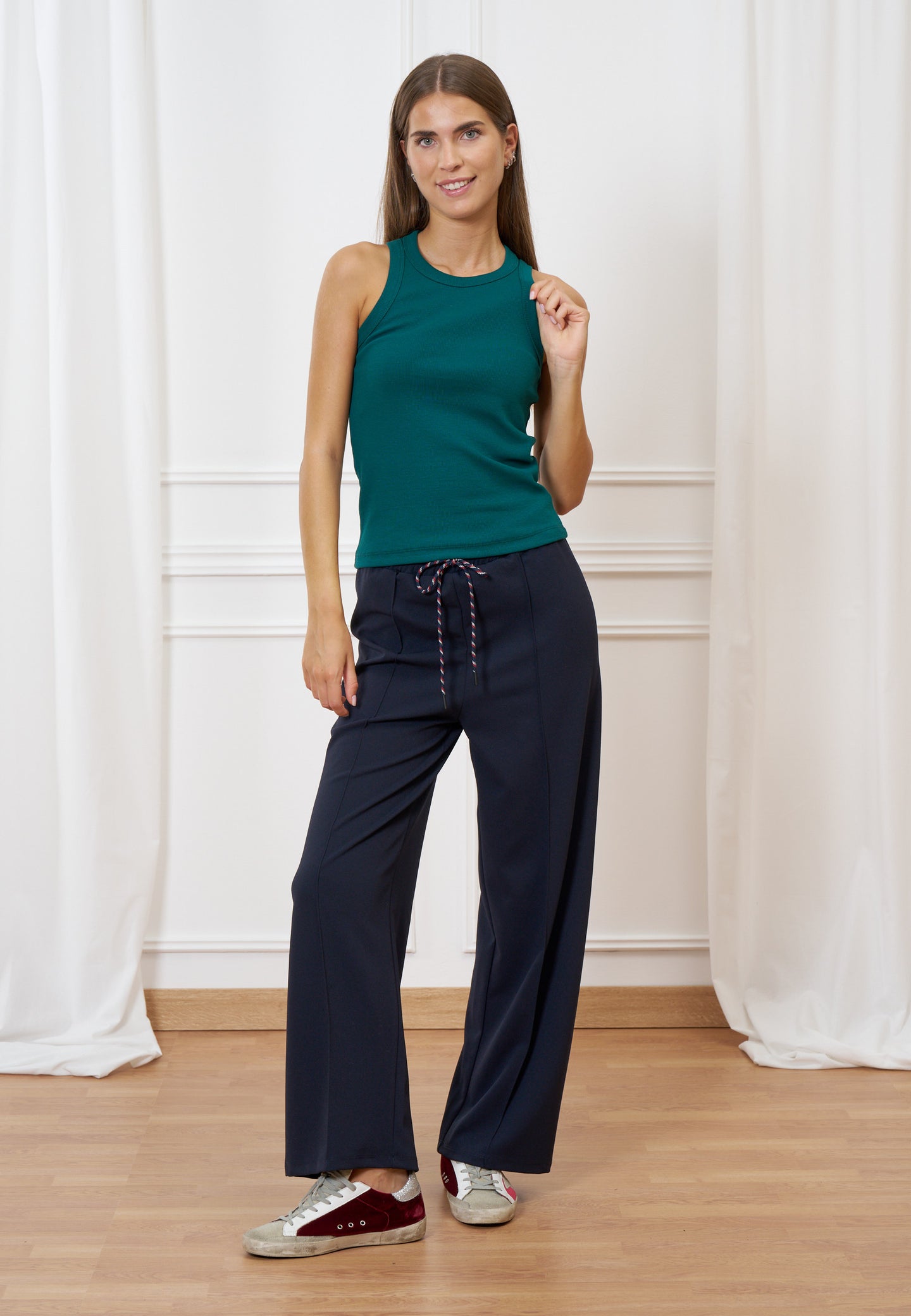 Top a costine aderente