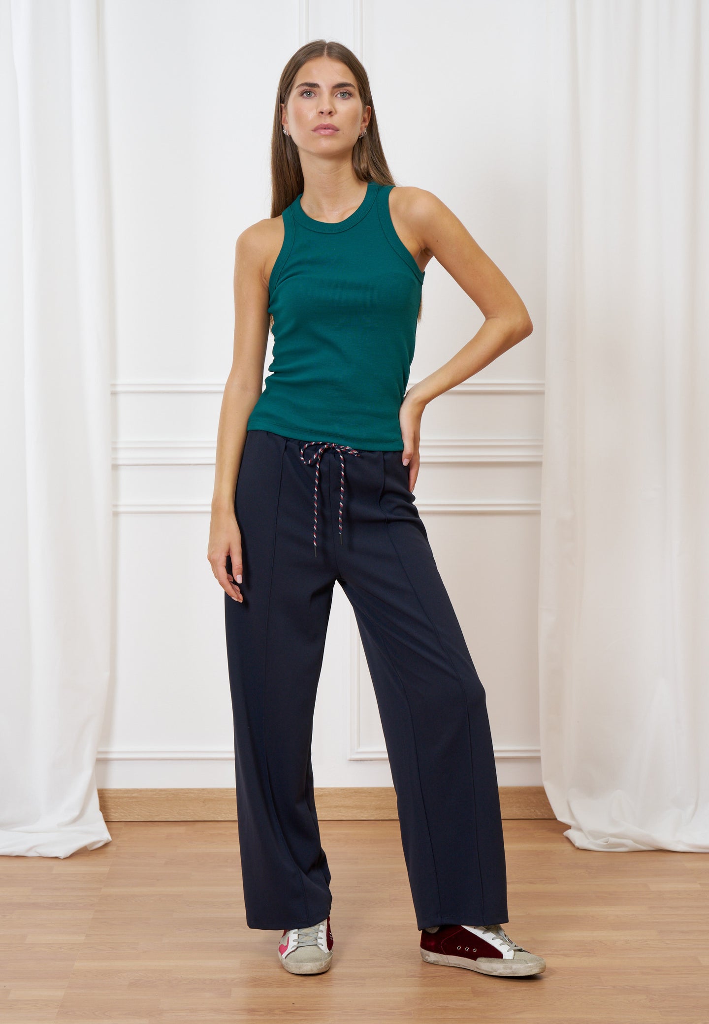 Top a costine aderente