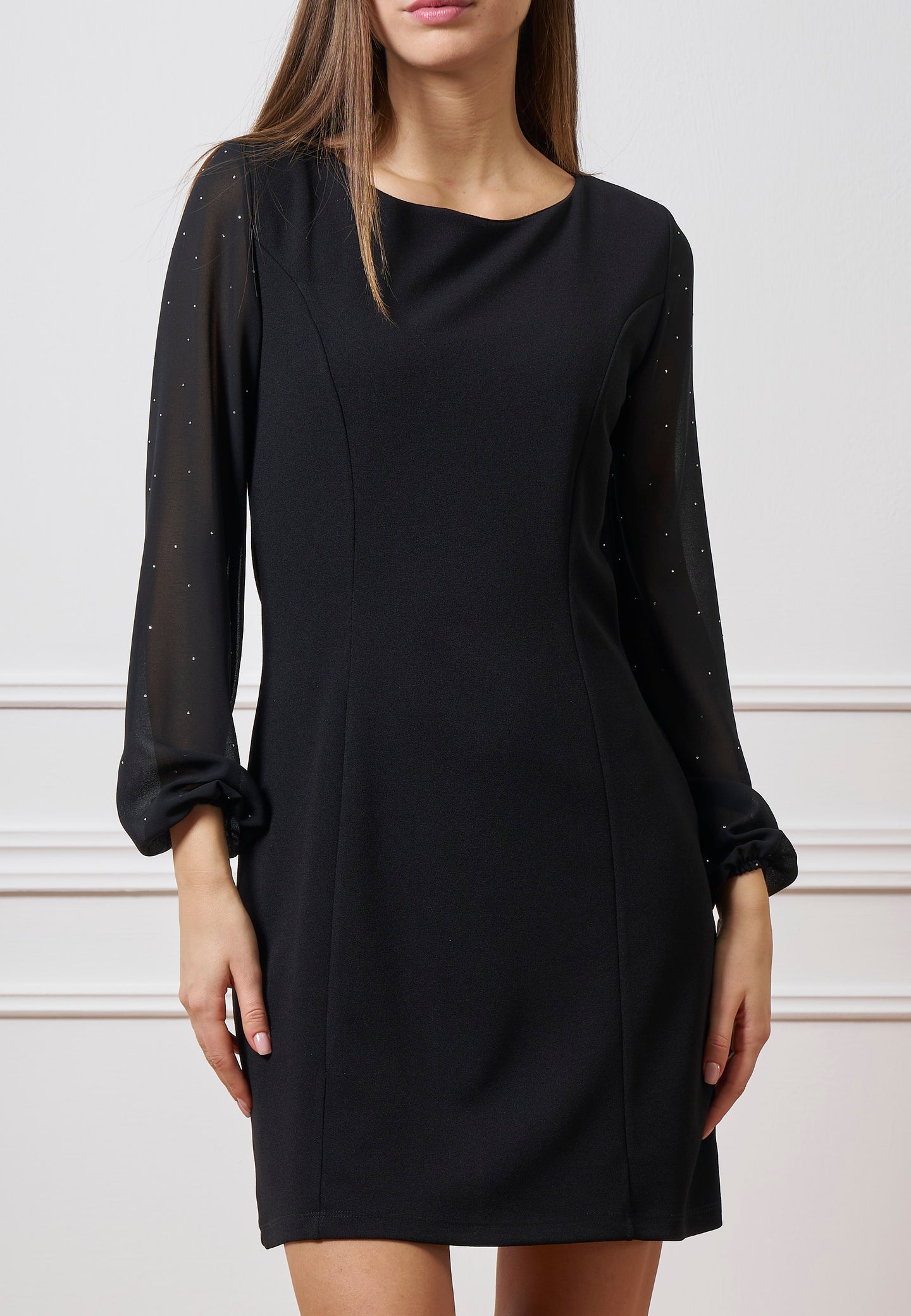 Vestito corto con maniche in tulle