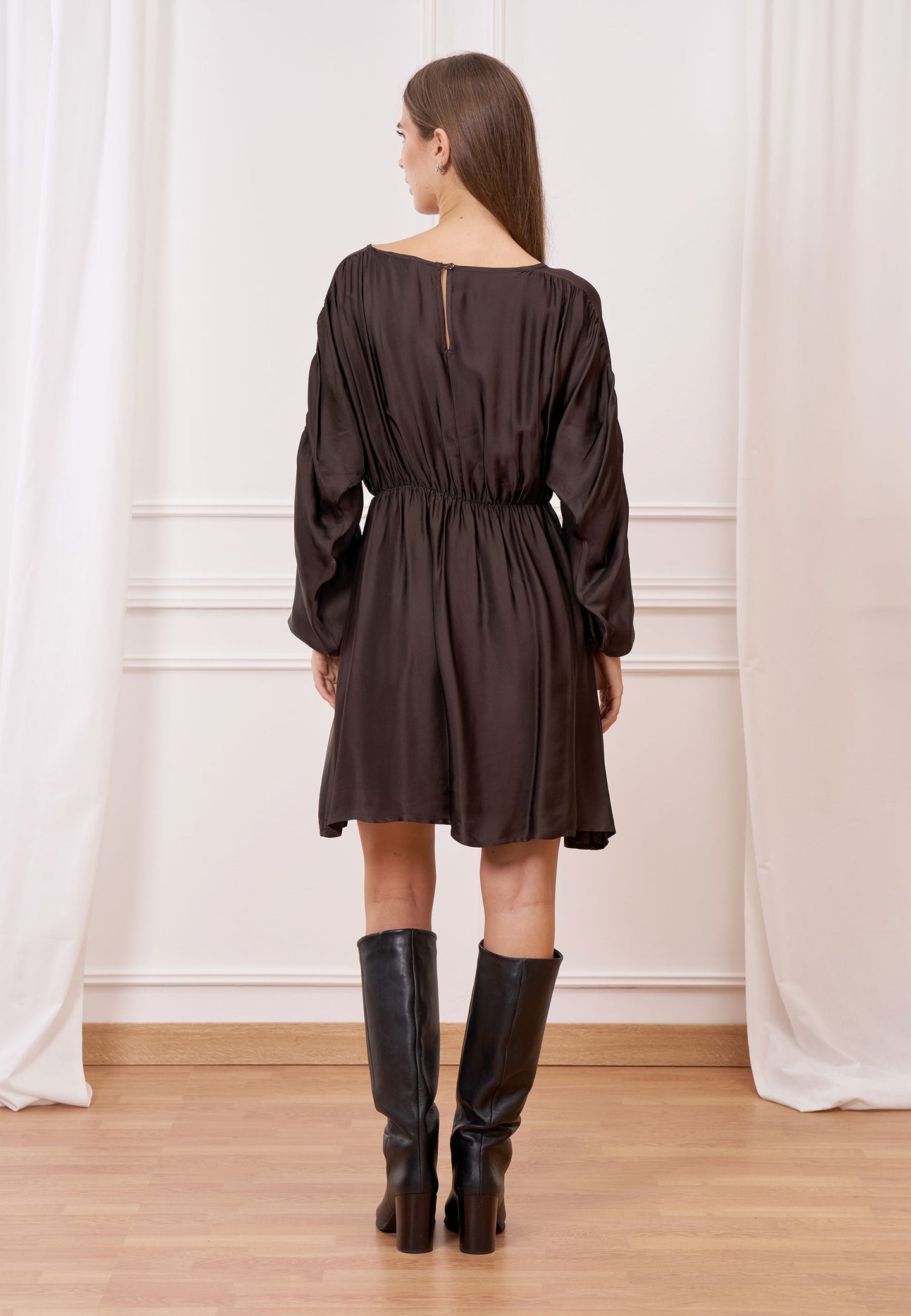 Vestito corto in raso