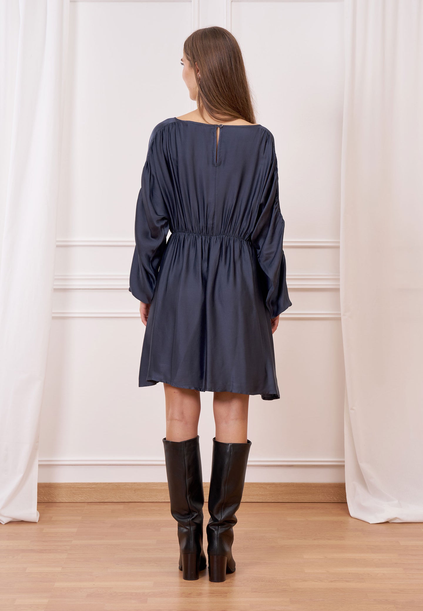 Vestito corto in raso