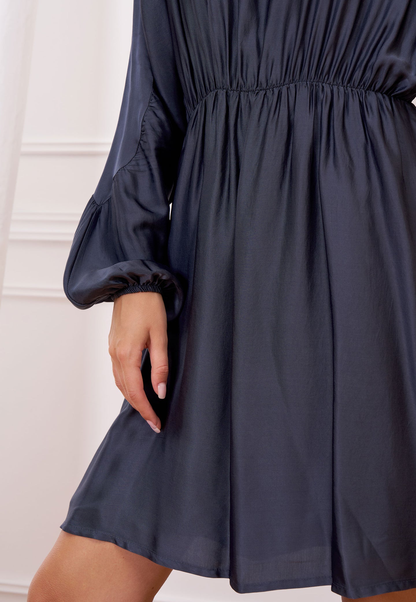 Vestito corto in raso