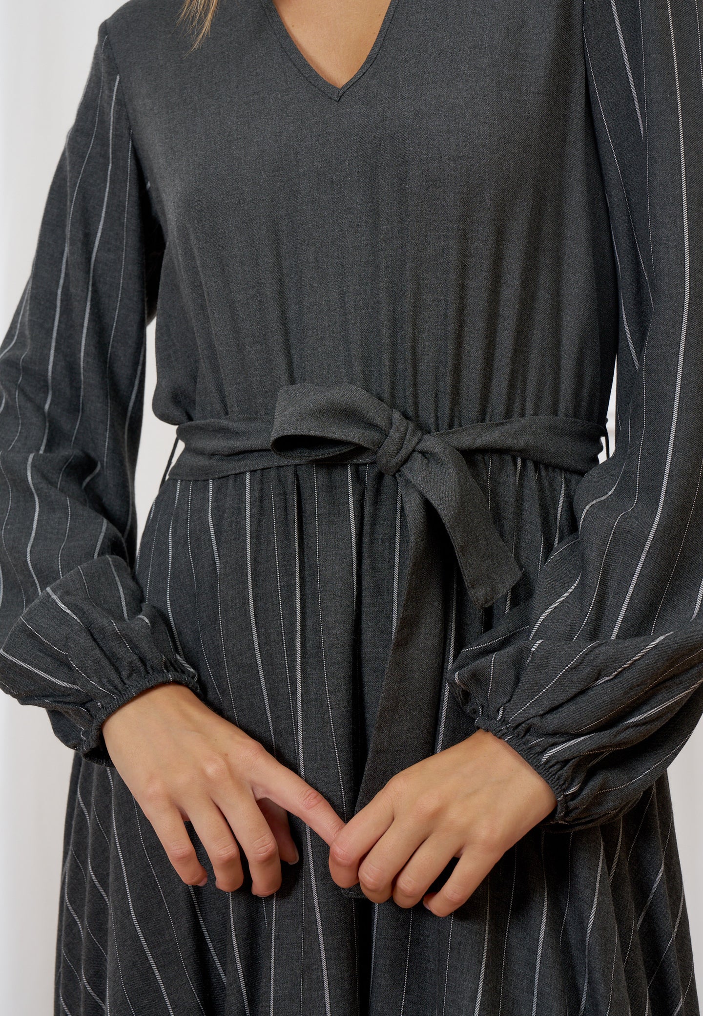 Vestito midi scollo a v