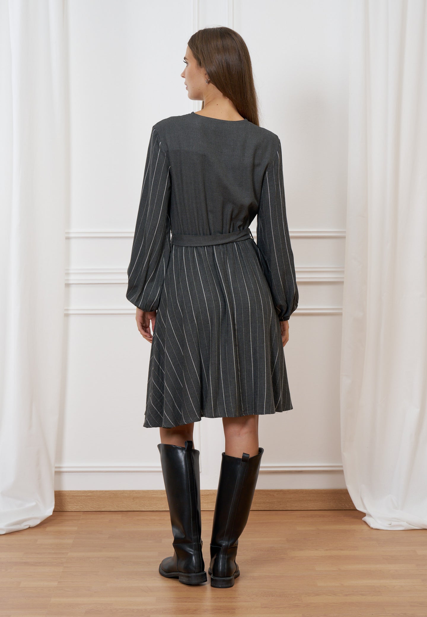 Vestito midi scollo a v