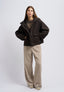 Cappotto corto con cappuccio e tasconi - MARRONE