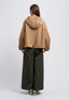Cappotto corto con cappuccio e tasconi - CAMMELLO