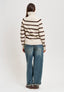 Maglia a righe con collo alto - MARRONE