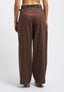 Pantalone con passanti larghi e cintura - MARRONE
