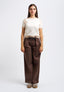 Pantalone con passanti larghi e cintura - MARRONE
